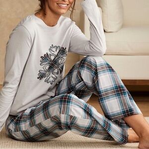 VERA BRADLEY Cotton Flannel Pajama Pants in Skowy Plaid
